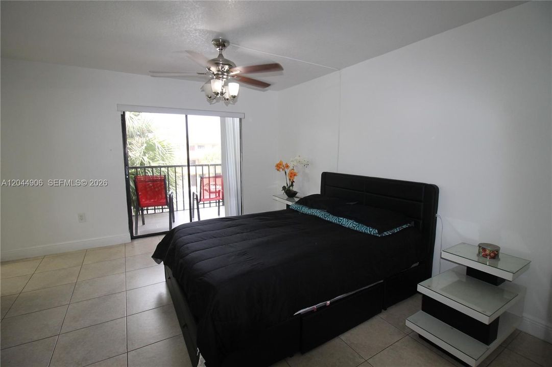 For Rent: $2,500 (2 beds, 2 baths, 985 Square Feet)