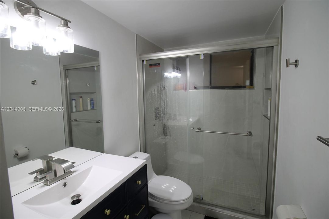 For Rent: $2,500 (2 beds, 2 baths, 985 Square Feet)