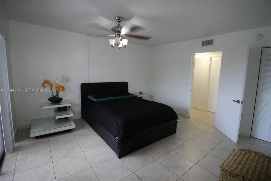 For Rent: $2,500 (2 beds, 2 baths, 985 Square Feet)