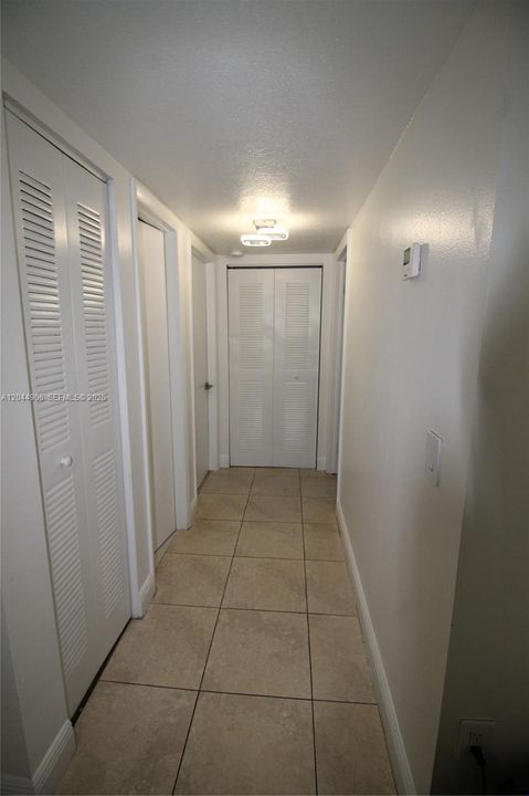 For Rent: $2,500 (2 beds, 2 baths, 985 Square Feet)