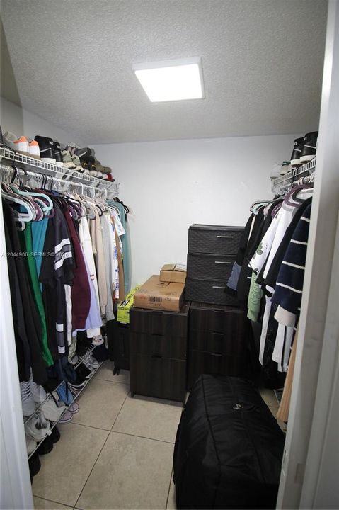 For Rent: $2,500 (2 beds, 2 baths, 985 Square Feet)