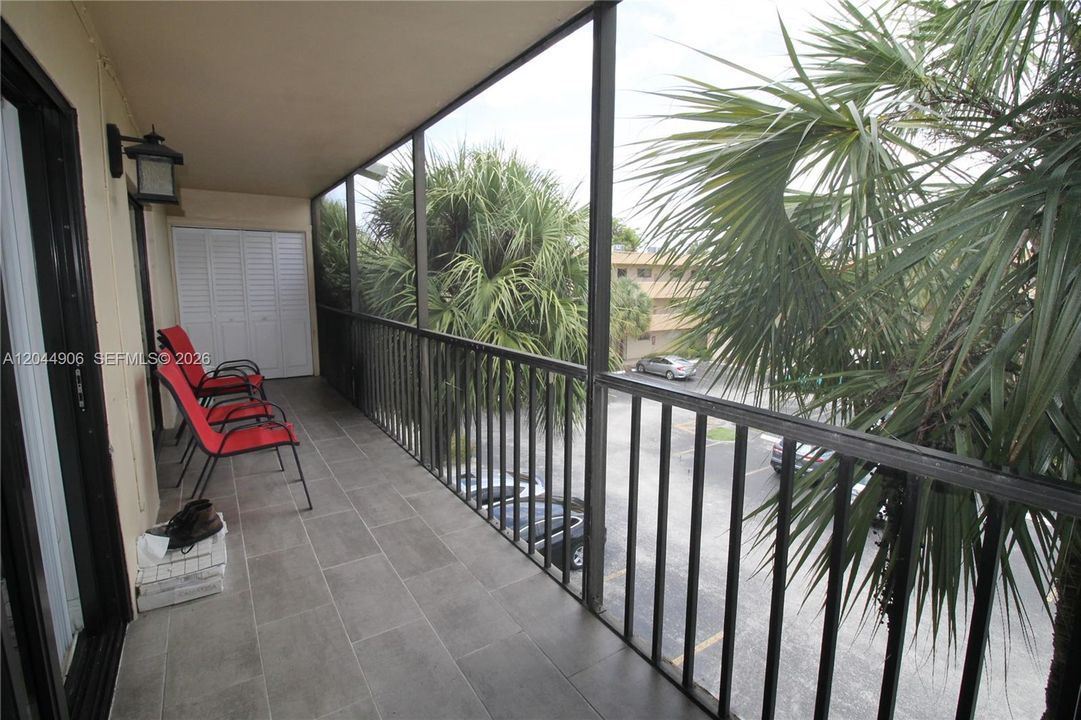 For Rent: $2,500 (2 beds, 2 baths, 985 Square Feet)