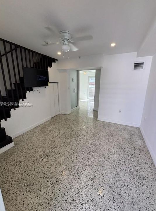 For Rent: $2,200 (2 beds, 2 baths, 801 Square Feet)