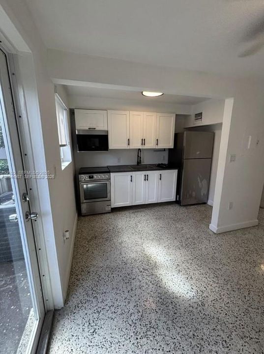 For Rent: $2,200 (2 beds, 2 baths, 801 Square Feet)