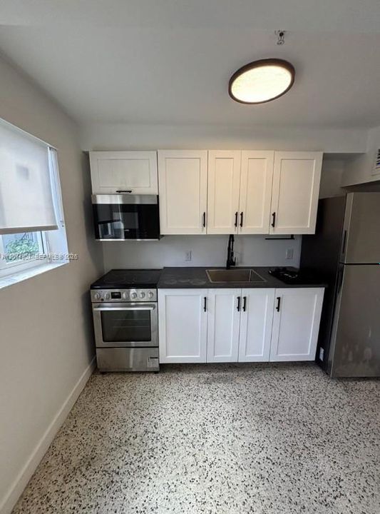 For Rent: $2,200 (2 beds, 2 baths, 801 Square Feet)