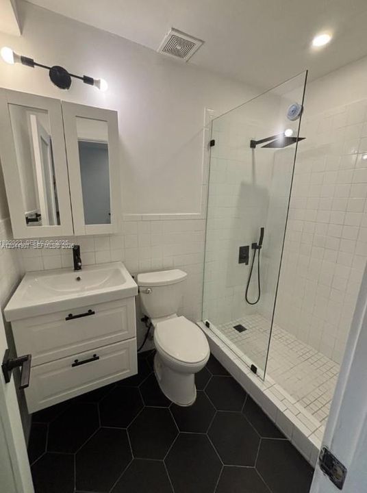 For Rent: $2,200 (2 beds, 2 baths, 801 Square Feet)