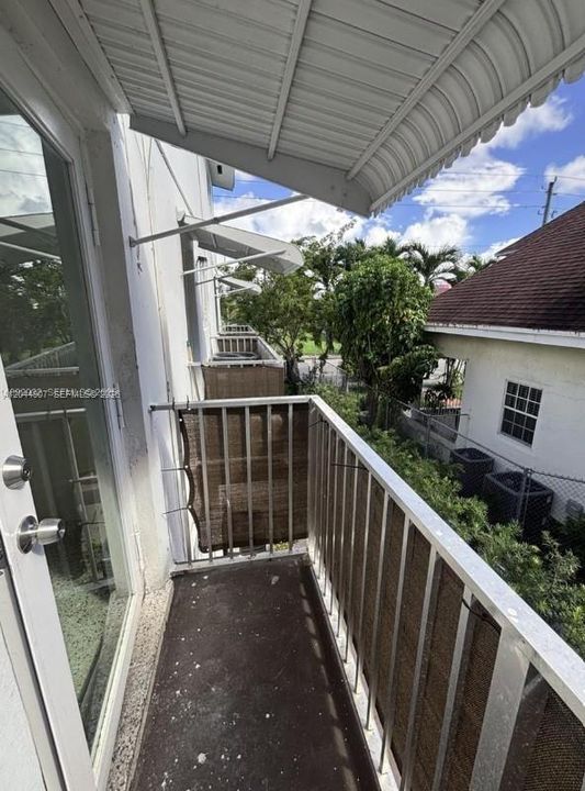 For Rent: $2,200 (2 beds, 2 baths, 801 Square Feet)