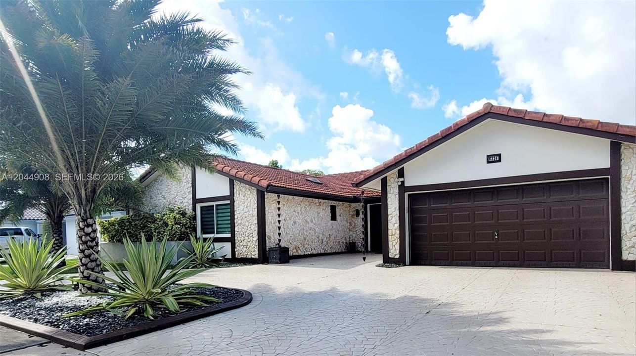 For Sale: $885,000 (4 beds, 2 baths, 2293 Square Feet)