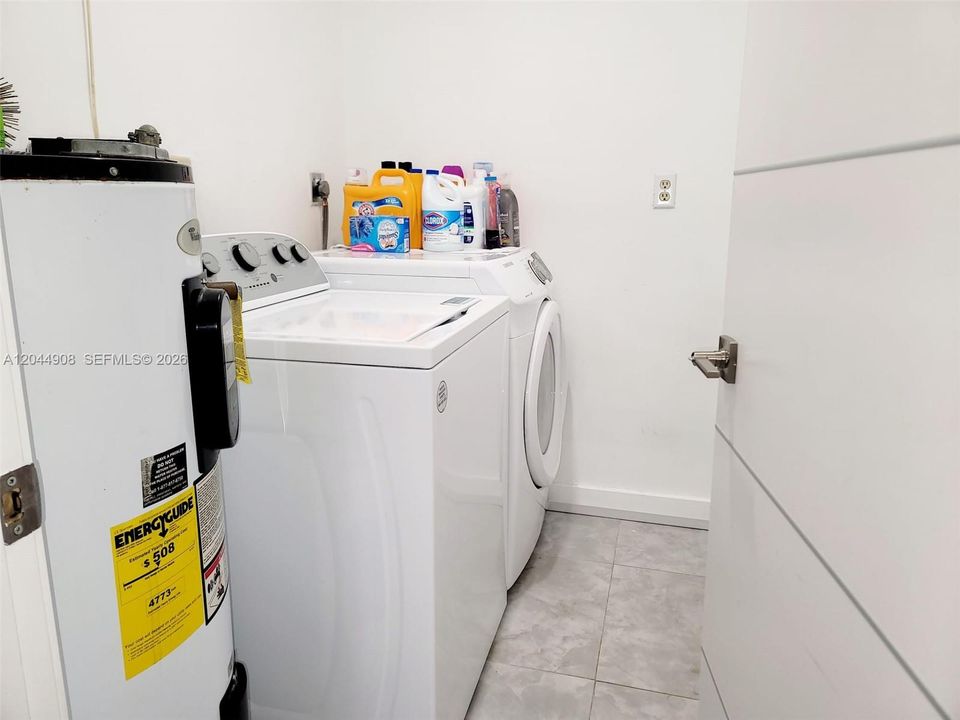 For Sale: $885,000 (4 beds, 2 baths, 2293 Square Feet)