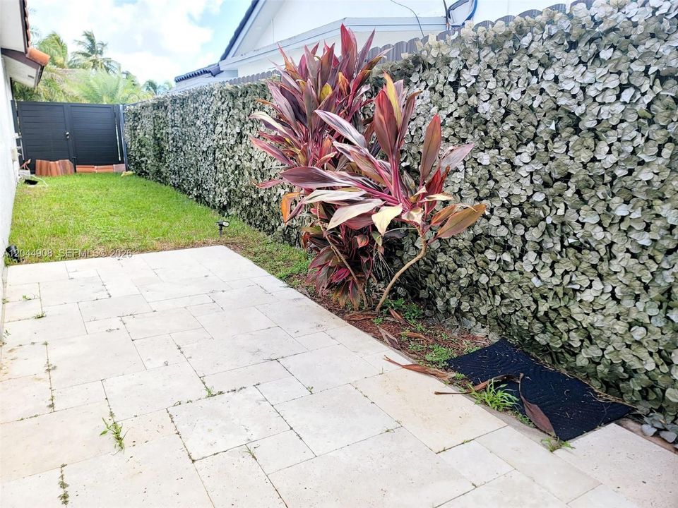 For Sale: $885,000 (4 beds, 2 baths, 2293 Square Feet)