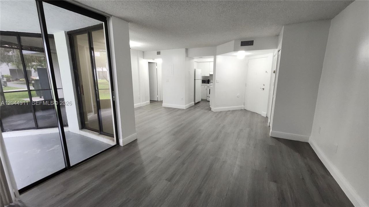 For Sale: $199,000 (1 beds, 1 baths, 849 Square Feet)