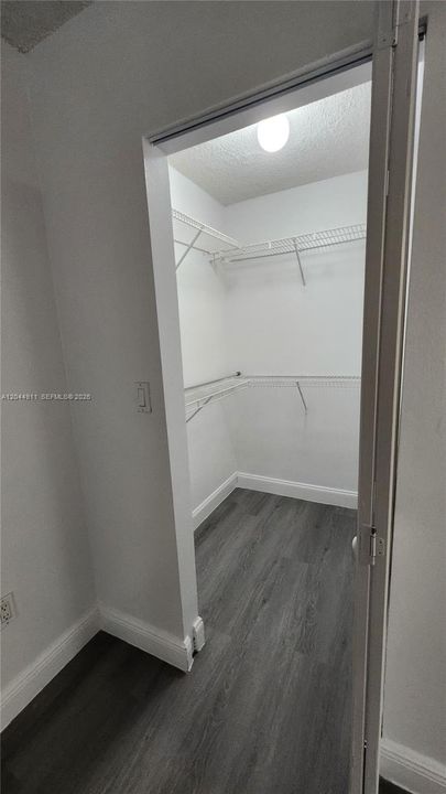 For Sale: $199,000 (1 beds, 1 baths, 849 Square Feet)