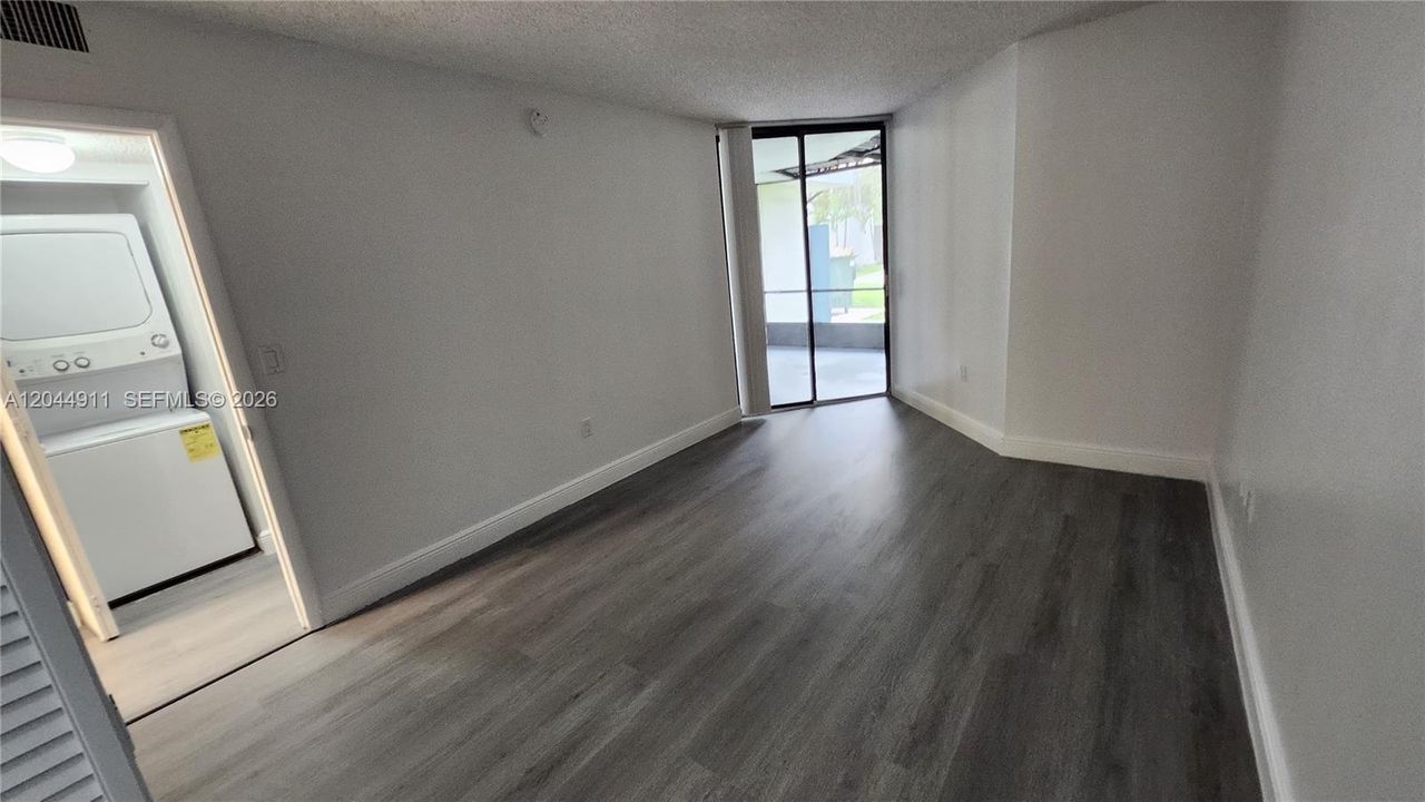 For Sale: $199,000 (1 beds, 1 baths, 849 Square Feet)
