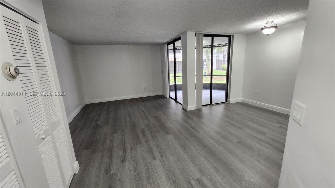 For Sale: $199,000 (1 beds, 1 baths, 849 Square Feet)