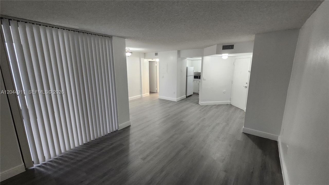 For Sale: $199,000 (1 beds, 1 baths, 849 Square Feet)