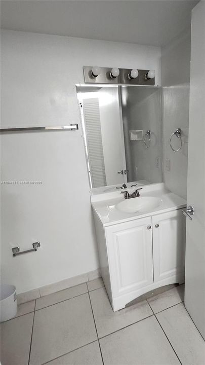 For Sale: $199,000 (1 beds, 1 baths, 849 Square Feet)