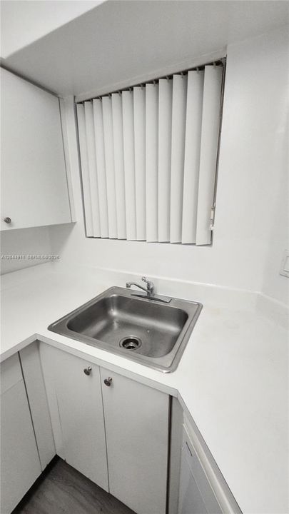 For Sale: $199,000 (1 beds, 1 baths, 849 Square Feet)