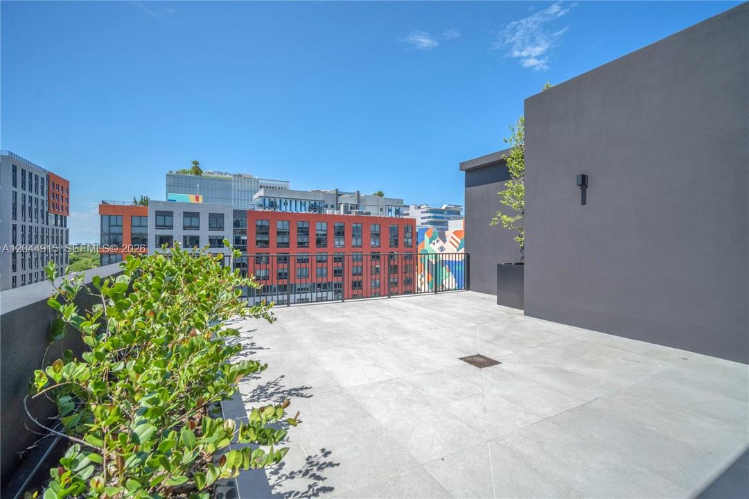 For Rent: $7,000 (2 beds, 2 baths, 895 Square Feet)