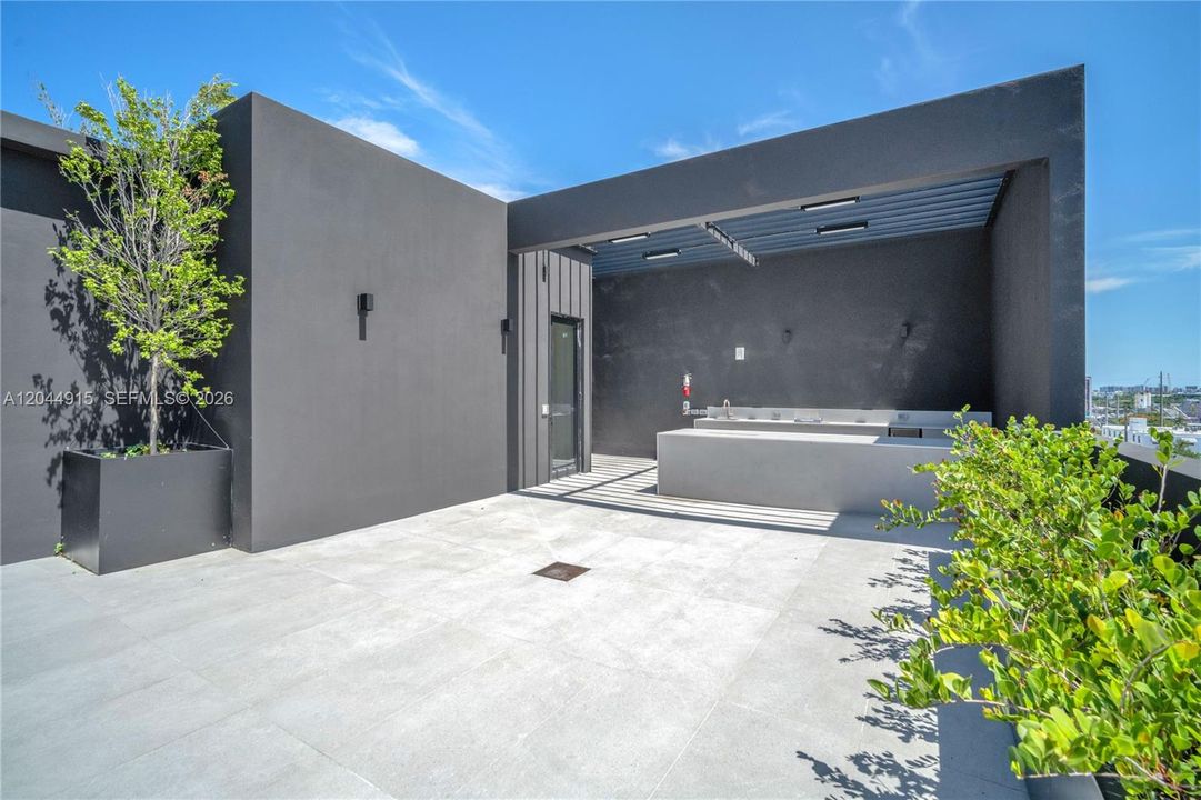 For Rent: $7,000 (2 beds, 2 baths, 895 Square Feet)