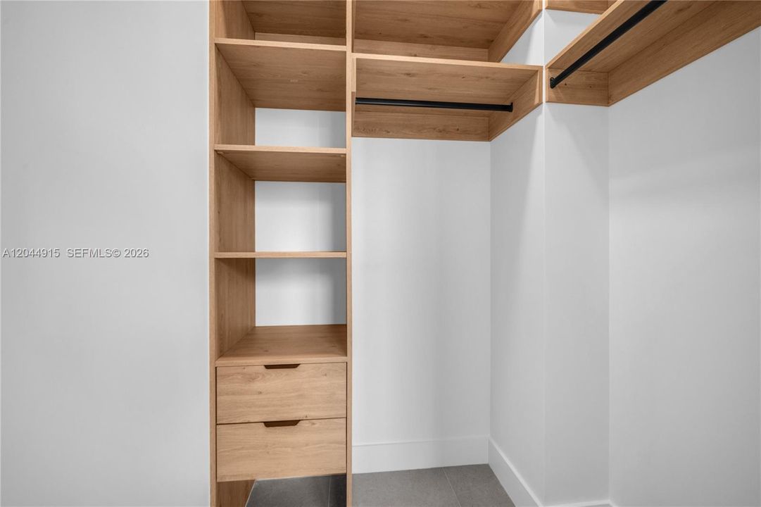 For Rent: $7,000 (2 beds, 2 baths, 895 Square Feet)
