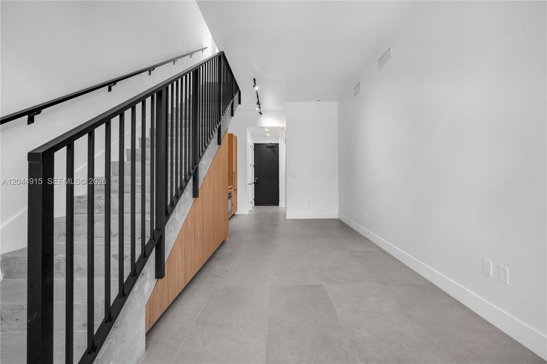 For Rent: $7,000 (2 beds, 2 baths, 895 Square Feet)