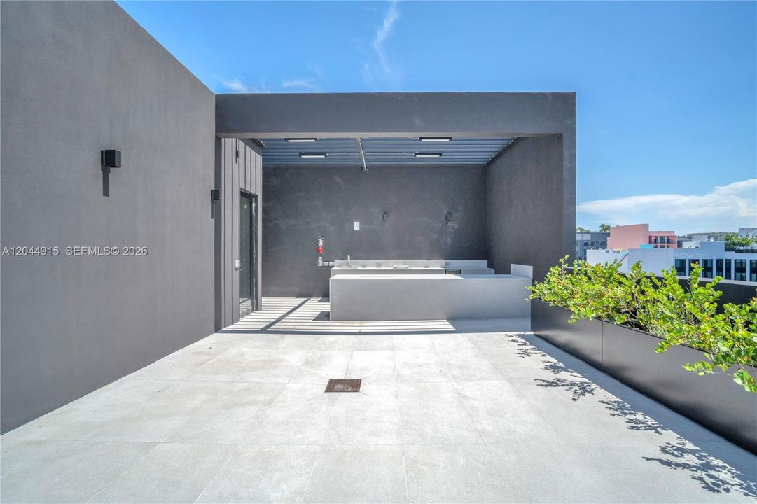 For Rent: $7,000 (2 beds, 2 baths, 895 Square Feet)