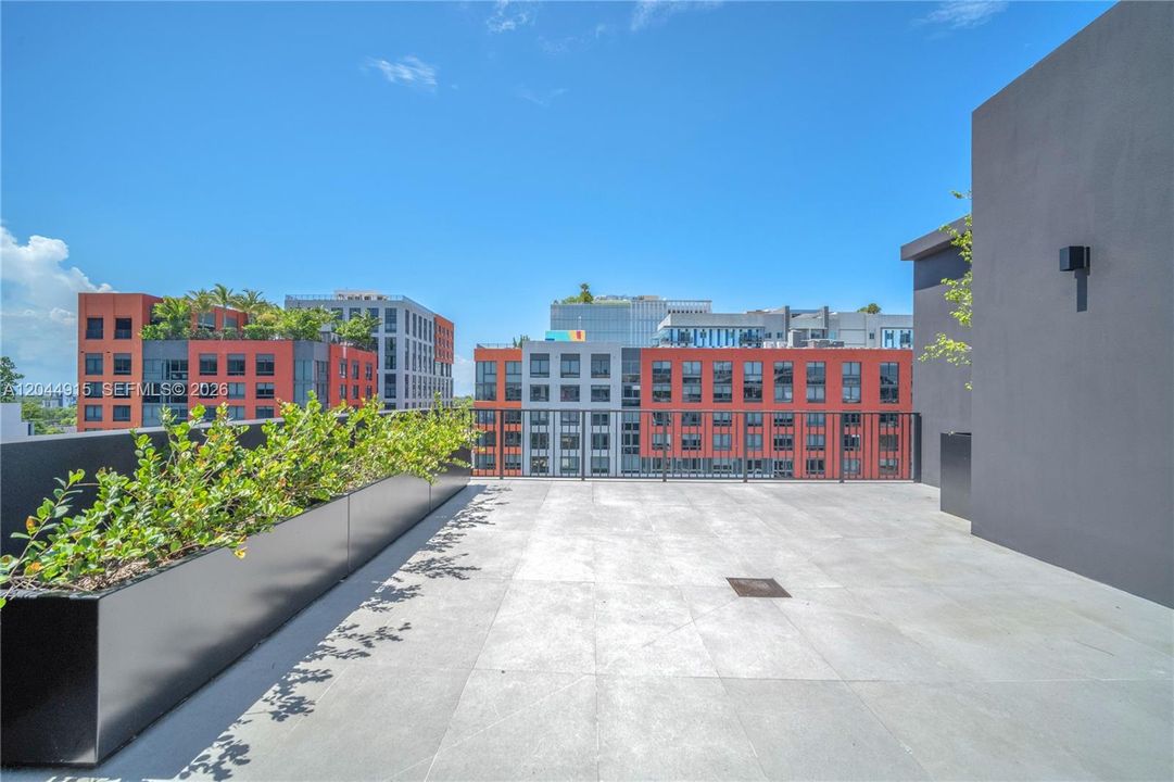 For Rent: $7,000 (2 beds, 2 baths, 895 Square Feet)