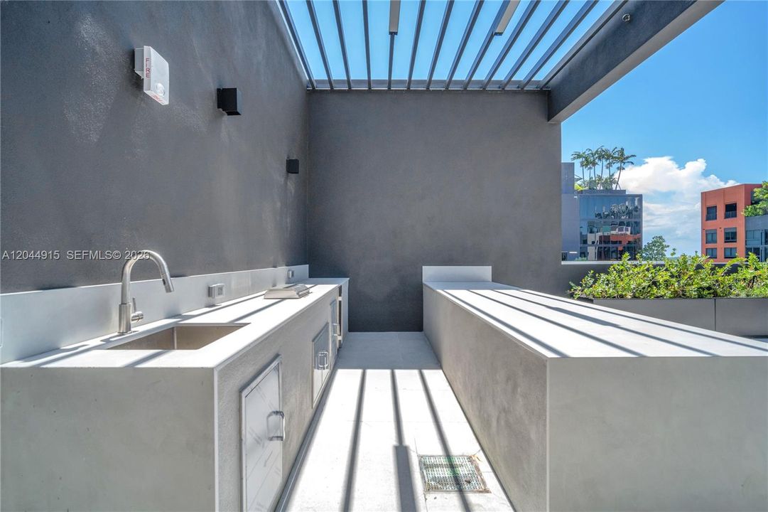 For Rent: $7,000 (2 beds, 2 baths, 895 Square Feet)