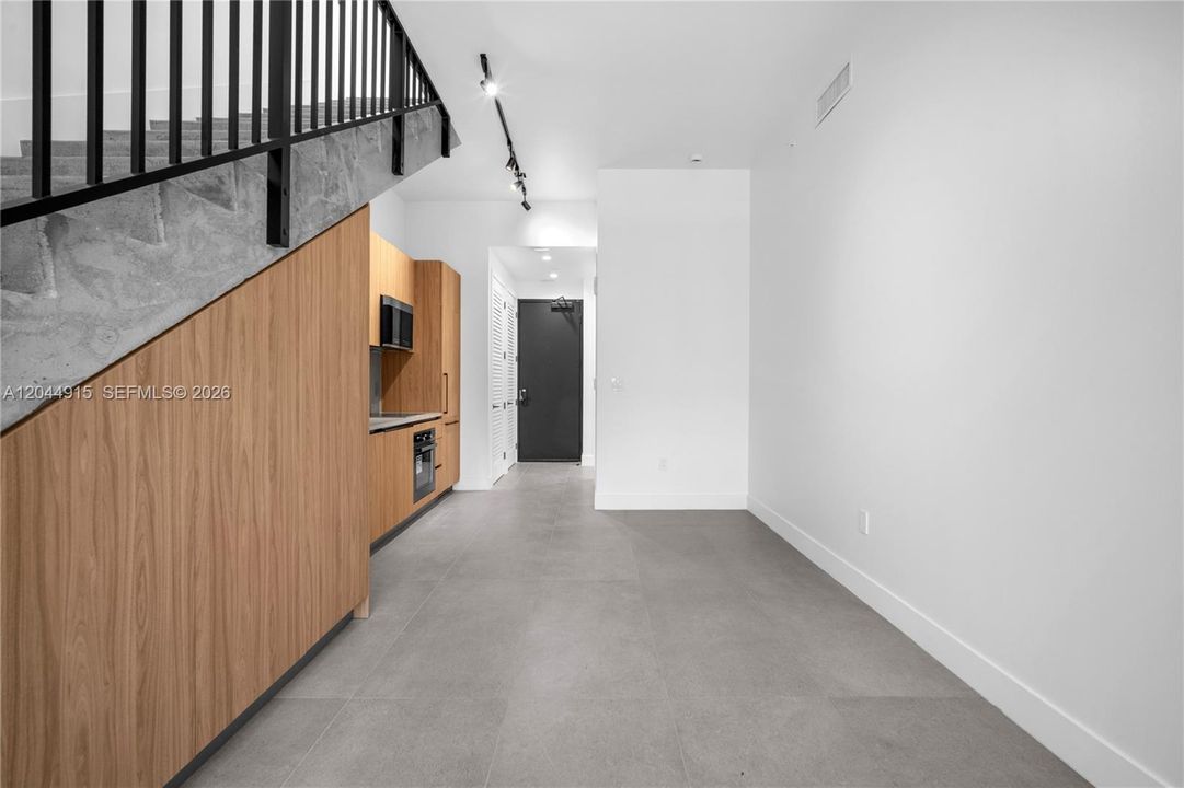 For Rent: $7,000 (2 beds, 2 baths, 895 Square Feet)