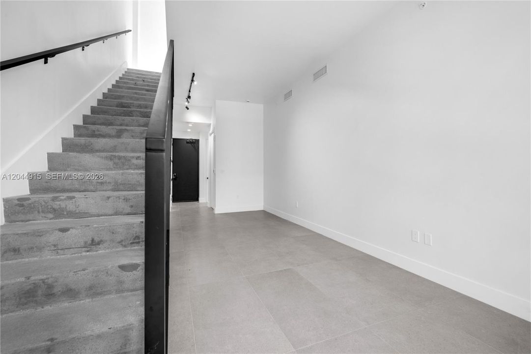For Rent: $7,000 (2 beds, 2 baths, 895 Square Feet)