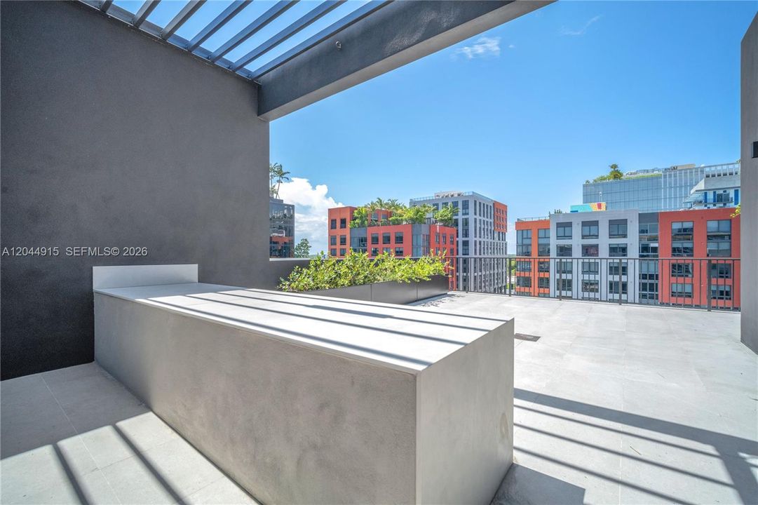 For Rent: $7,000 (2 beds, 2 baths, 895 Square Feet)