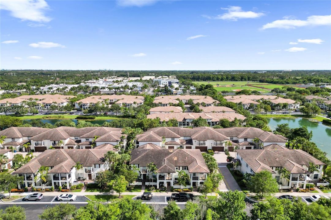 На продажу: $428,800 (3 спален, 2 ванн, 1434 Квадратных фут)