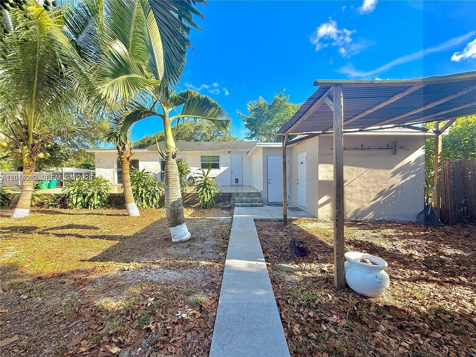 For Sale: $1,250,000 (4 beds, 5 baths, 1442 Square Feet)