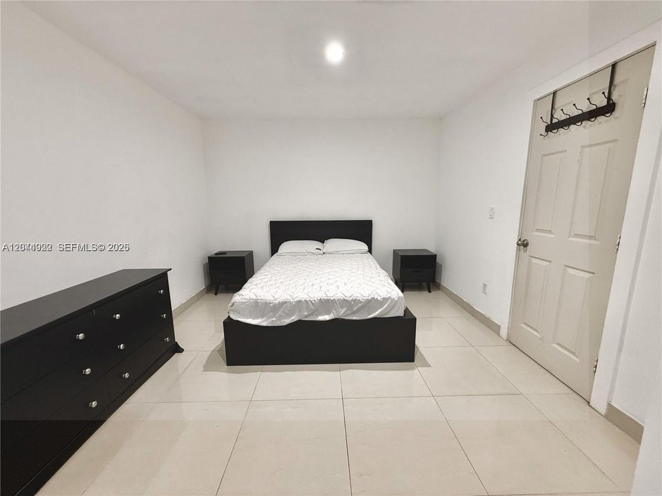 For Sale: $1,250,000 (4 beds, 5 baths, 1442 Square Feet)