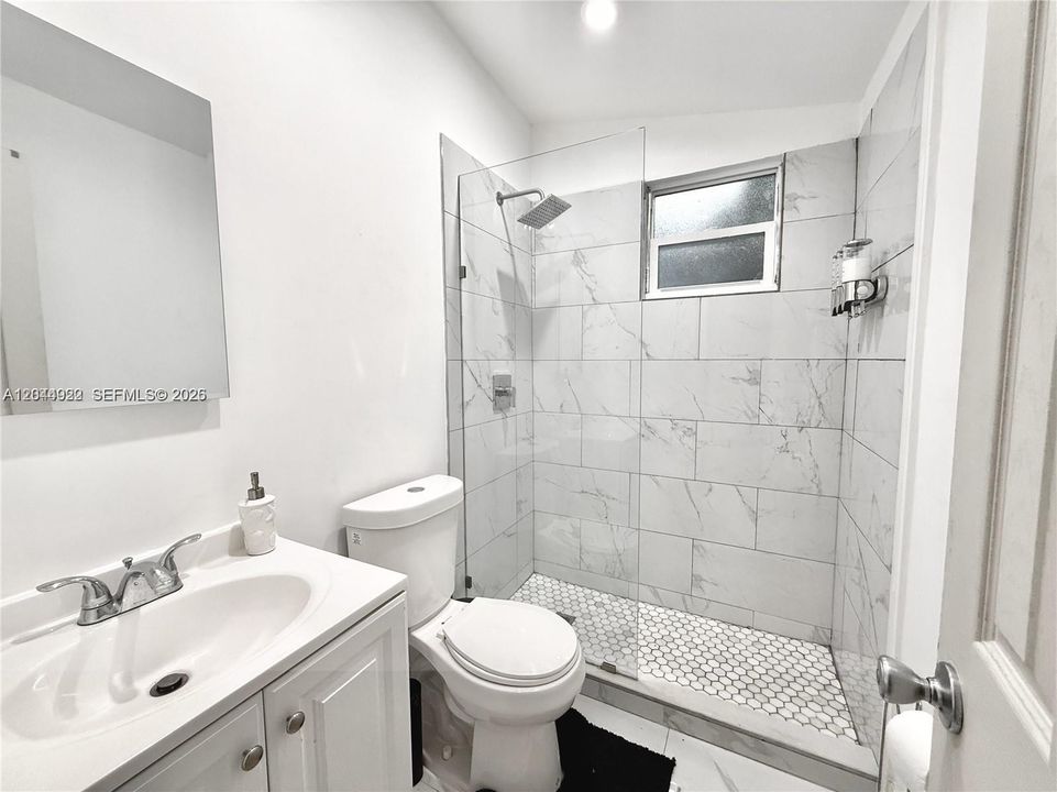 For Sale: $1,250,000 (4 beds, 5 baths, 1442 Square Feet)