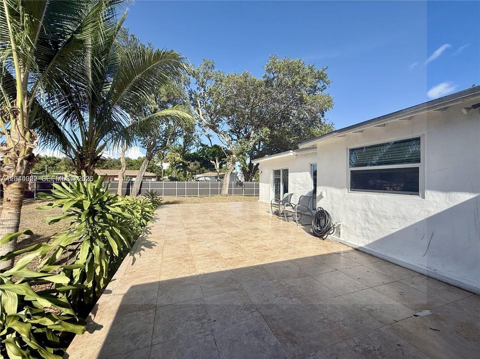 For Sale: $1,250,000 (4 beds, 5 baths, 1442 Square Feet)