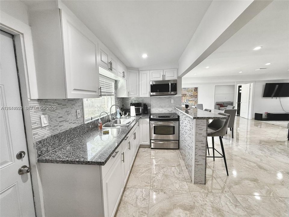 For Sale: $1,250,000 (4 beds, 5 baths, 1442 Square Feet)