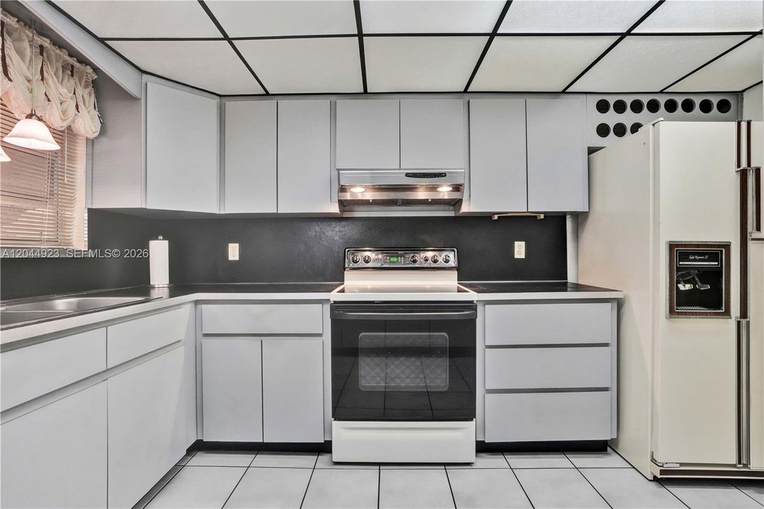 For Sale: $499,000 (3 beds, 2 baths, 1796 Square Feet)
