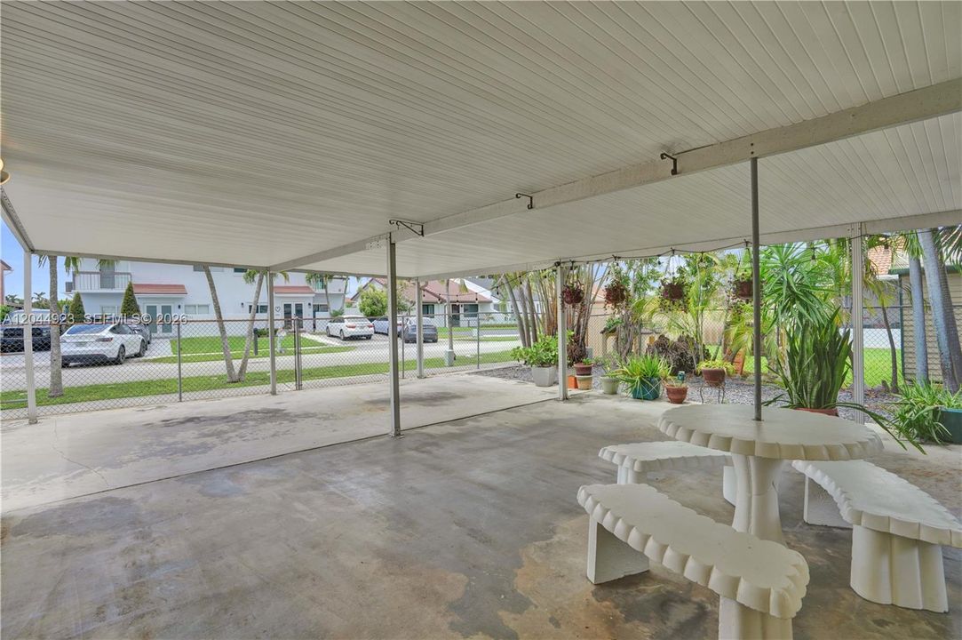 For Sale: $499,000 (3 beds, 2 baths, 1796 Square Feet)