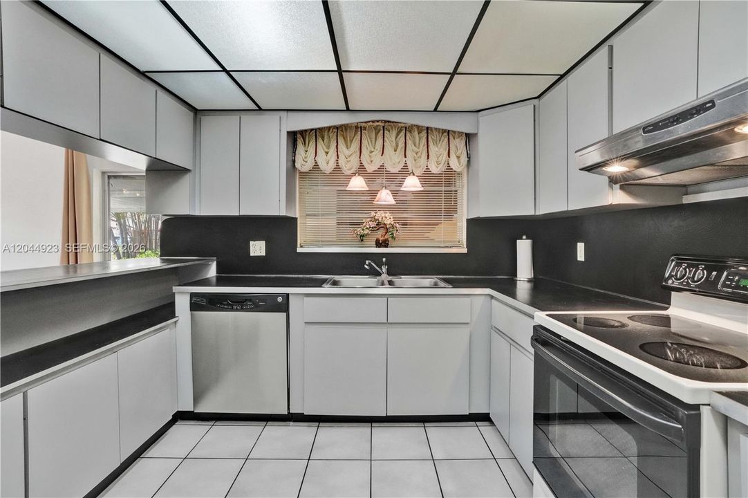 For Sale: $499,000 (3 beds, 2 baths, 1796 Square Feet)