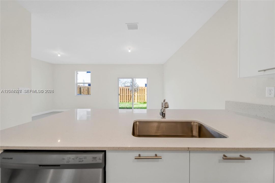 For Sale: $489,000 (3 beds, 2 baths, 1695 Square Feet)
