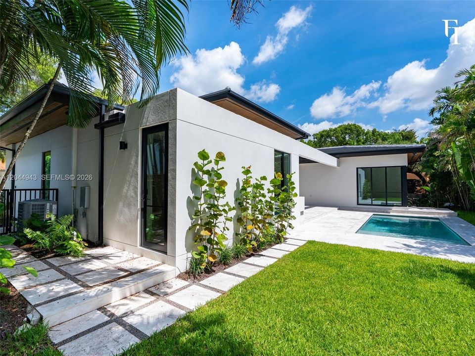 For Sale: $4,000,000 (4 beds, 4 baths, 2900 Square Feet)