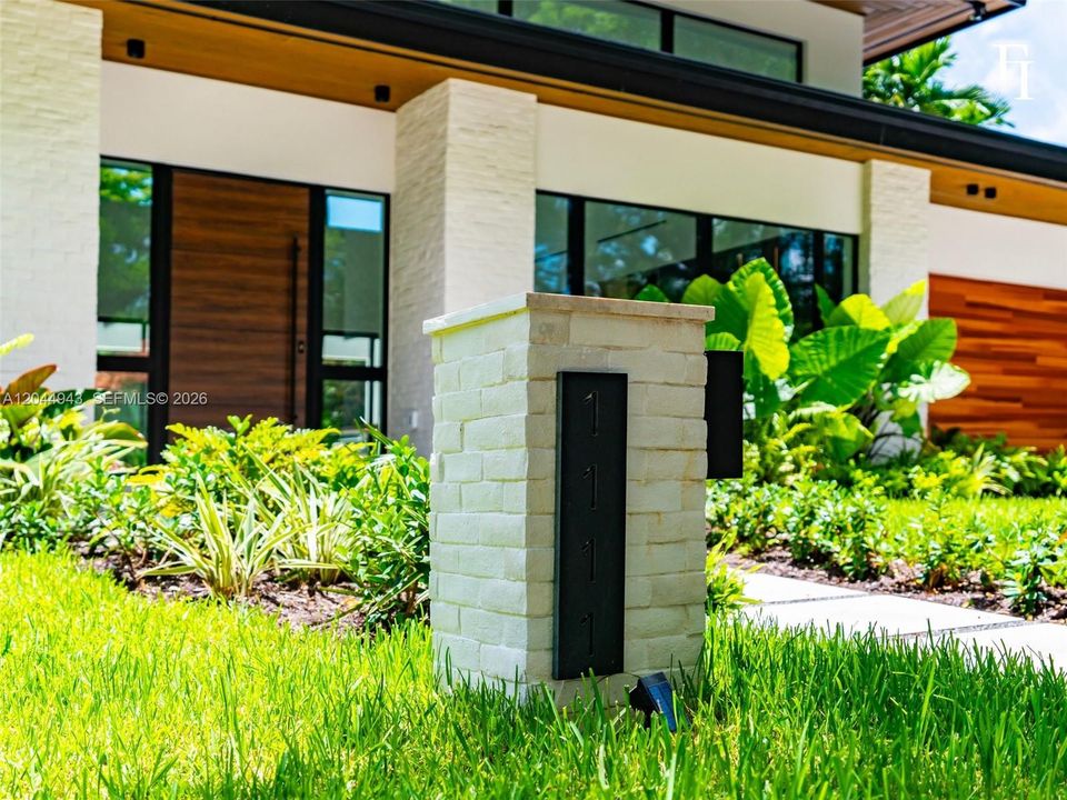 For Sale: $4,000,000 (4 beds, 4 baths, 2900 Square Feet)