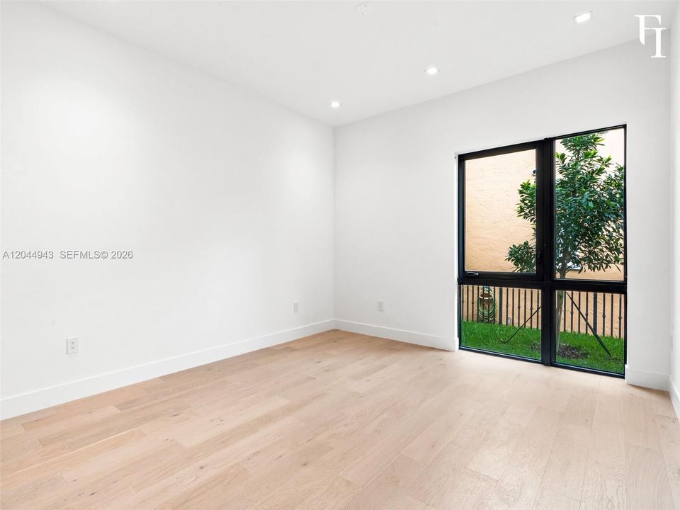 For Sale: $4,000,000 (4 beds, 4 baths, 2900 Square Feet)