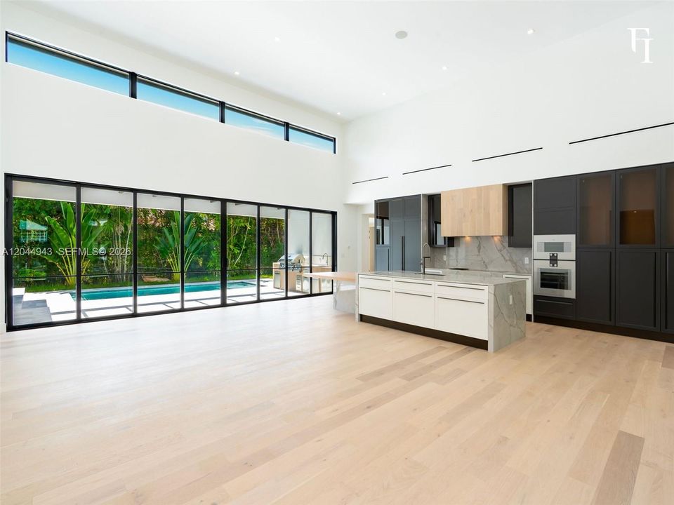 For Sale: $4,000,000 (4 beds, 4 baths, 2900 Square Feet)