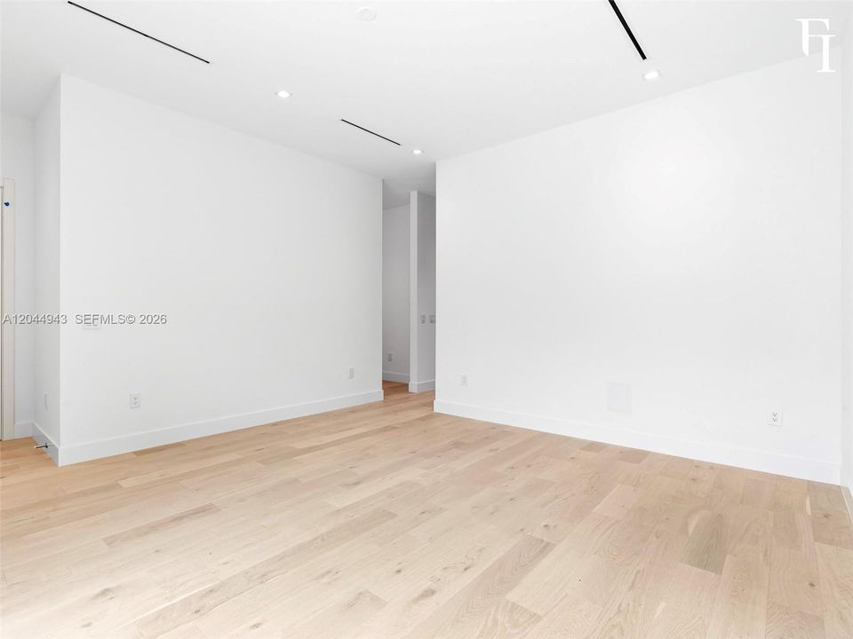 For Sale: $4,000,000 (4 beds, 4 baths, 2900 Square Feet)