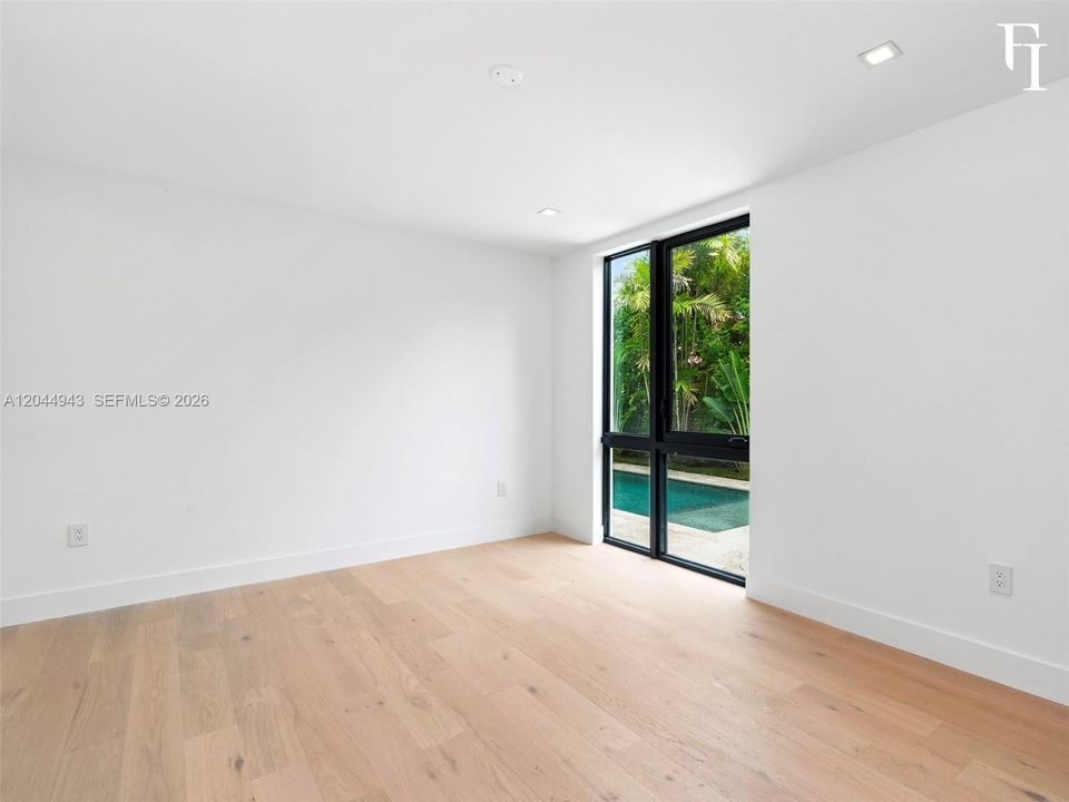 For Sale: $4,000,000 (4 beds, 4 baths, 2900 Square Feet)