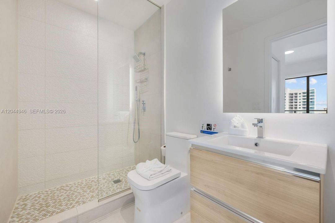 For Sale: $849,000 (2 beds, 2 baths, 907 Square Feet)