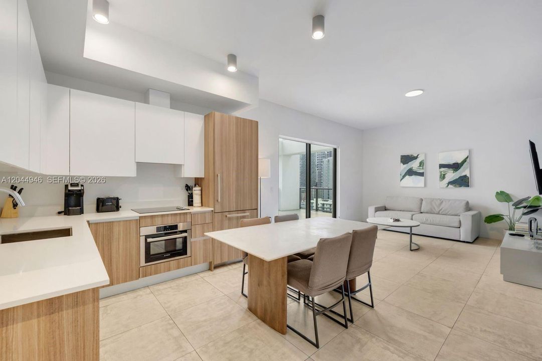 For Sale: $849,000 (2 beds, 2 baths, 907 Square Feet)