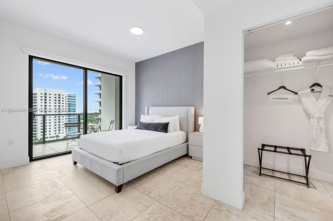 For Sale: $849,000 (2 beds, 2 baths, 907 Square Feet)